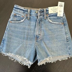 NWT Abercrombie High Rise 90’s Relaxed Cutoff Short